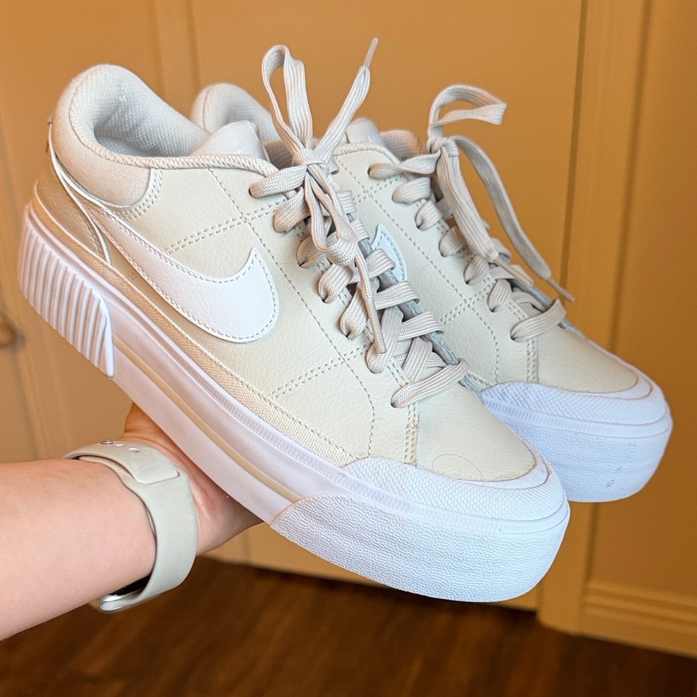 Nike Women's Court Legacy Lift